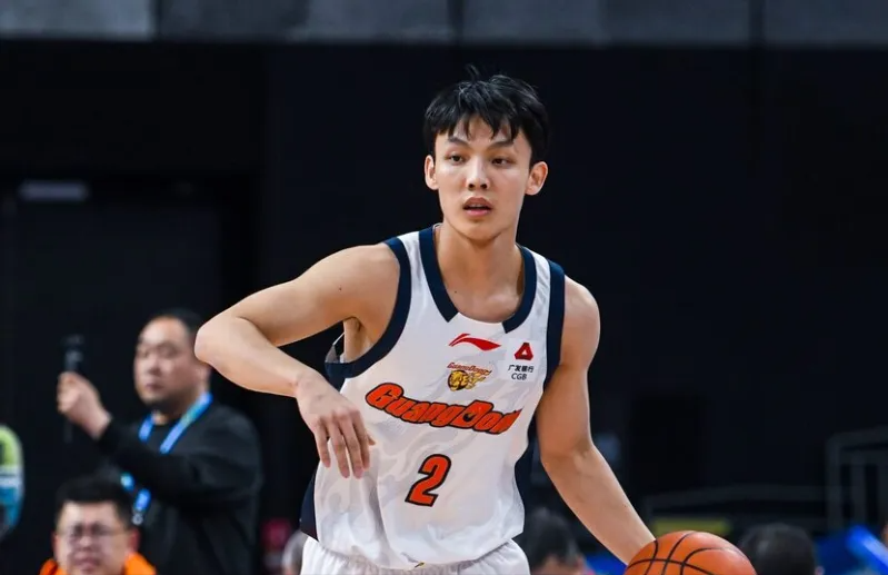 九游娱乐app下载-广东惨遭18分逆转，一战打破全明星滤镜，杜锋无能狂怒