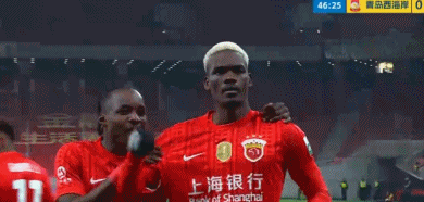 九游娱乐app下载-海港半场闪电破门!克劳德将功补过,轰海港处子球后拥抱穆帅