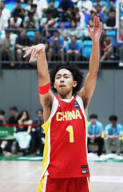 九游娱乐官方网站-父亲是福建人,母亲是牙买加人,他落户上海,或将成为男篮主力