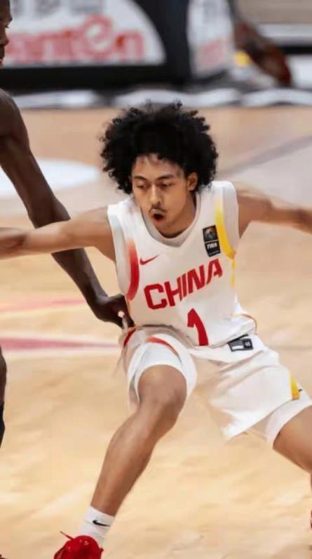 九游娱乐官方网站-父亲是福建人,母亲是牙买加人,他落户上海,或将成为男篮主力