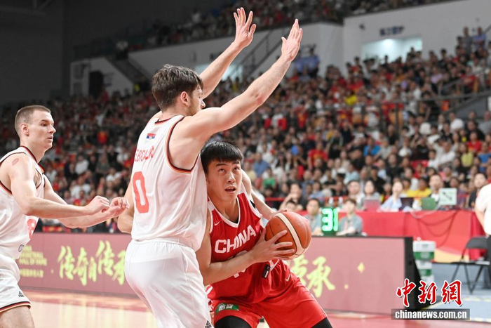 九游娱乐app下载-男篮热身赛:中国队81:82不敌塞尔维亚KK FMP俱乐部|中国男篮|中新社|刘金雨|杨华峰|对手_新浪体育_新浪新闻